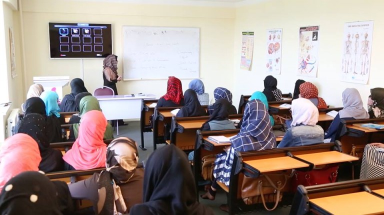 Afganistan’ın İlk Kadın Üniversitesi Açıldı