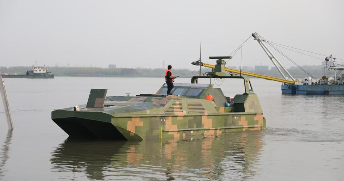 Çin, karada ve suda gidebilen zırhlı araç üretti!