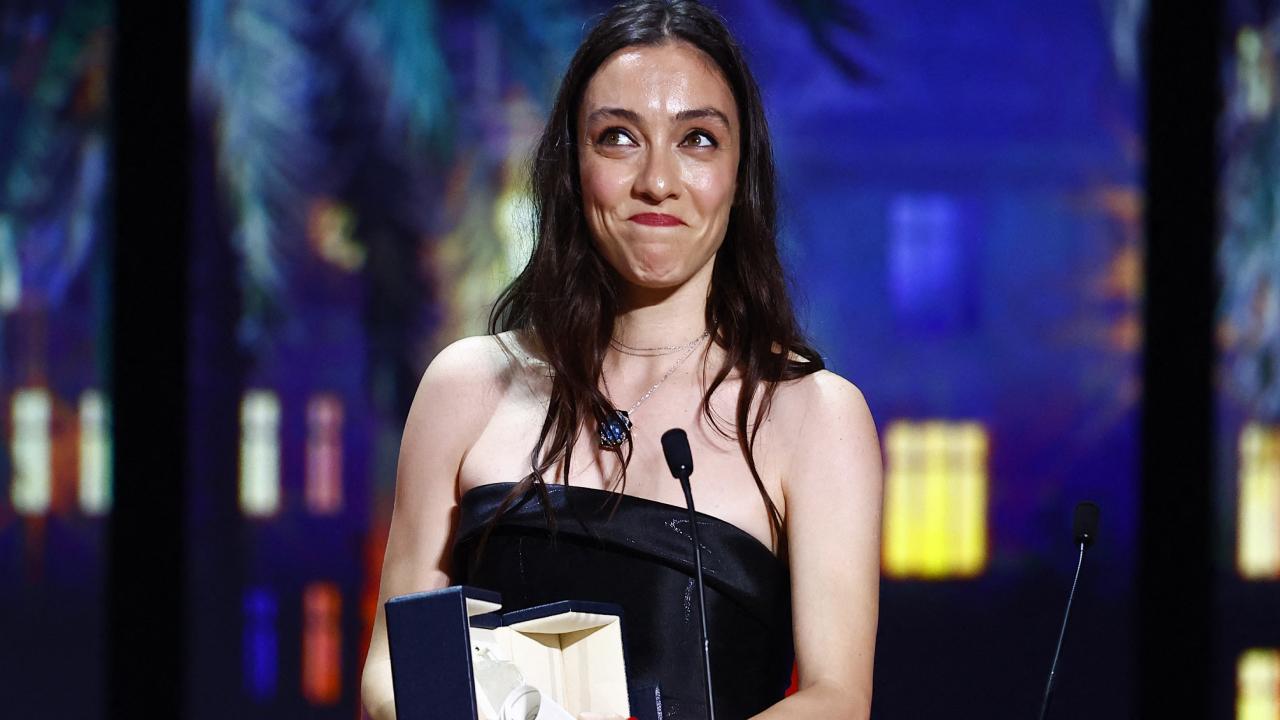 Merve Dizdar Cannes Film Festivali’nde en iyi kadın oyuncu ödülünü aldı