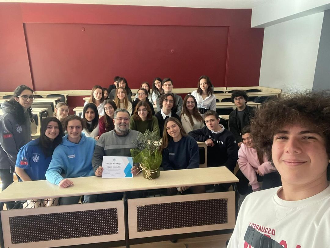 İhtiyaç Haritası Kurucu Ortağı Dr. Ali Ercan Özgür İzmir Özel Gelişim Koleji’nde öğrencilerle buluştu